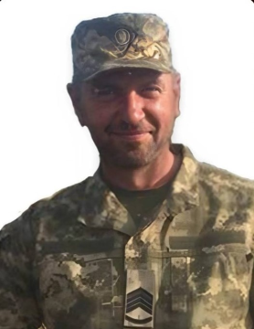 На фото зображений військовослужбовець Андрій Бриненко