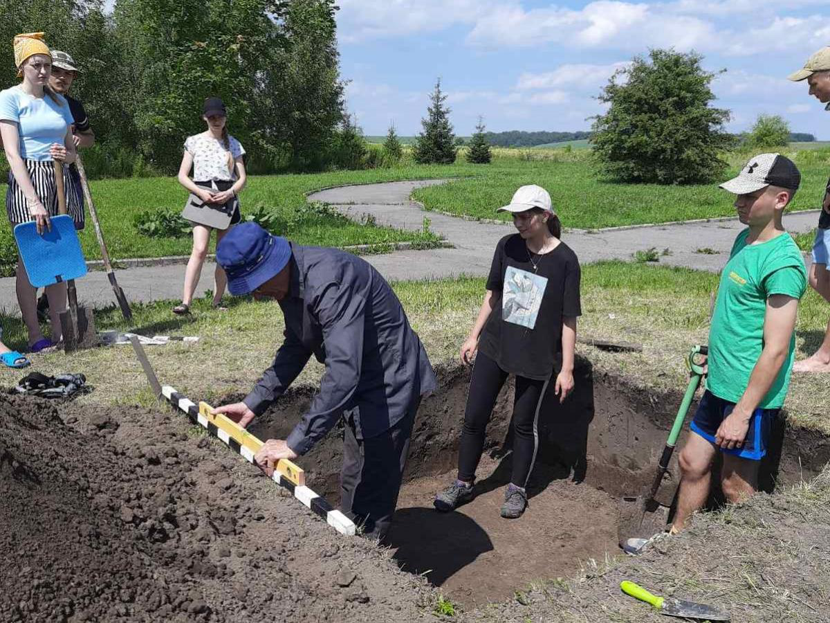 Археологічні розкопки: працюють дослідники